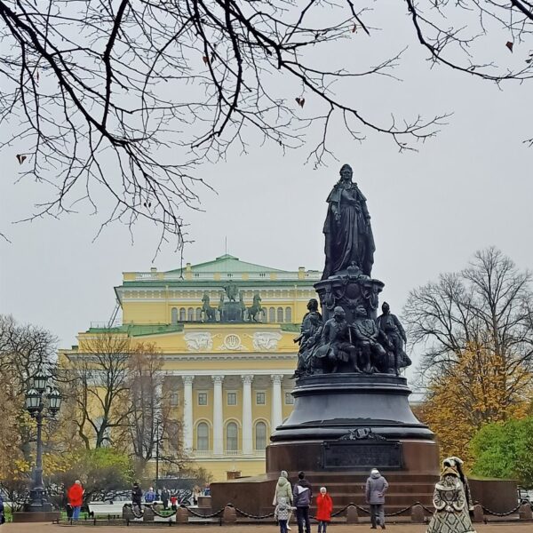 Памятник на площади Островского в Санкт-Петербурге, установленный в честь императрицы Екатерины II в 1873 году.