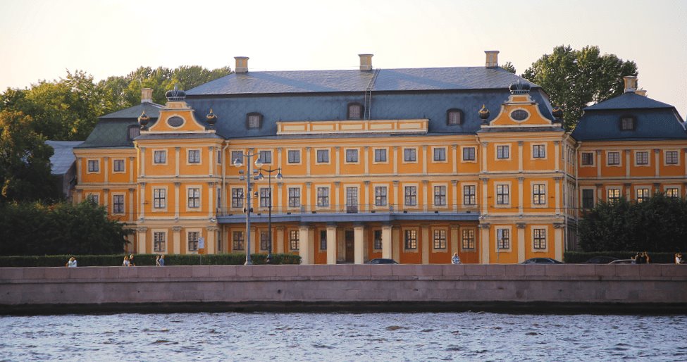 дворец Меншикова в Петербурге